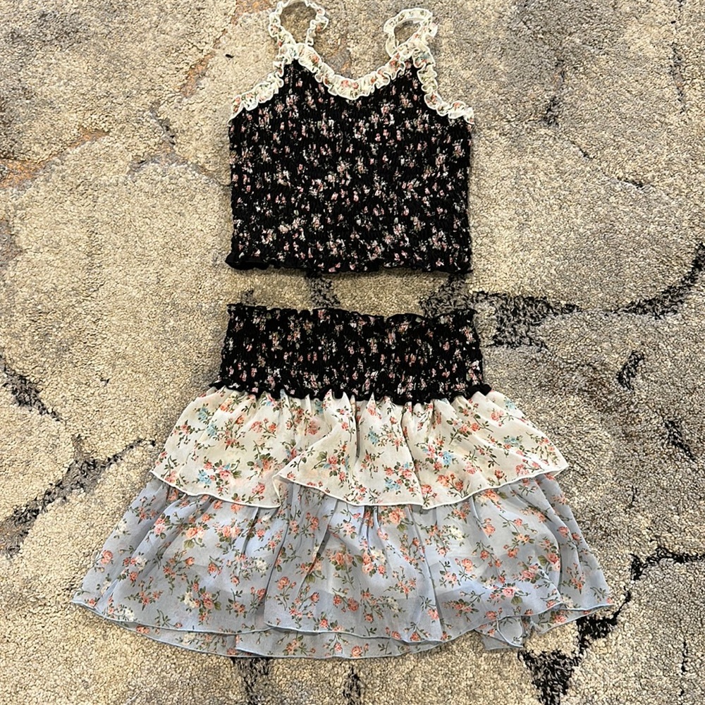 Girls matching set- top is a medium and skirt is a large.